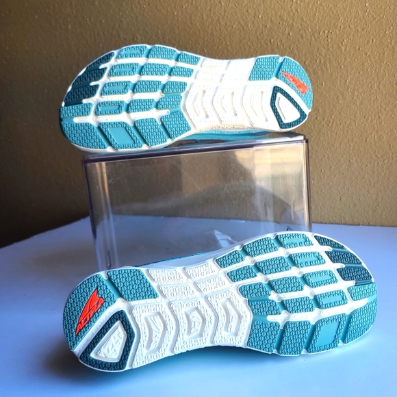 Altra Rivera 2 women Size 7 (New without box) - Picture 6 of 12